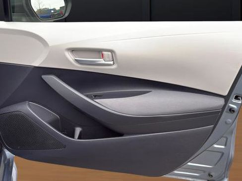 Used 2021 Toyota Corolla LE image 24