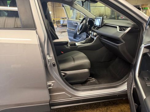Used 2022 Toyota RAV4 XLE AWD/4WD image 32