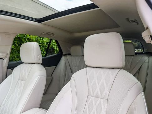 Used 2023 Buick Envision Avenir AWD/4WD image 18
