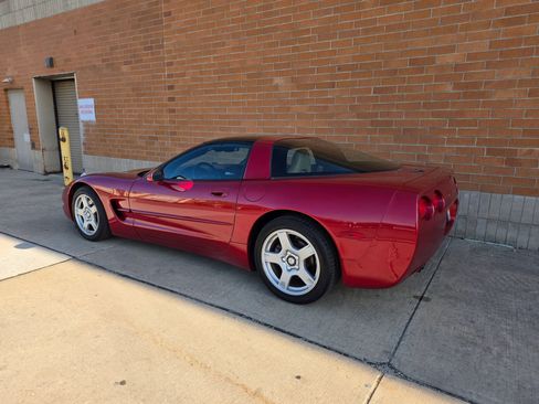 Used 1999 Chevrolet Corvette Coupe w/ Memory Pkg RWD image 6