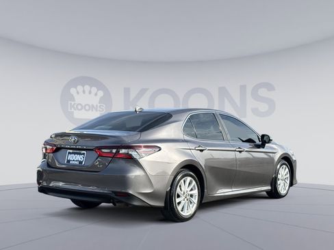 Used 2021 Toyota Camry LE image 7
