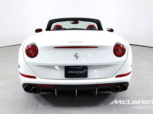 Used 2017 Ferrari California T image 8