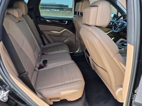 Used 2019 Porsche Cayenne AWD/4WD image 21