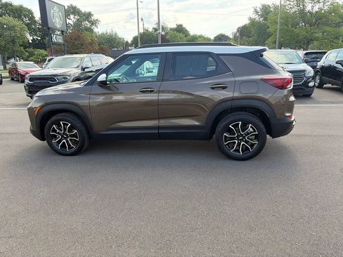 Used 2021 Chevrolet TrailBlazer ACTIV w/ Technology Package FWD image 8
