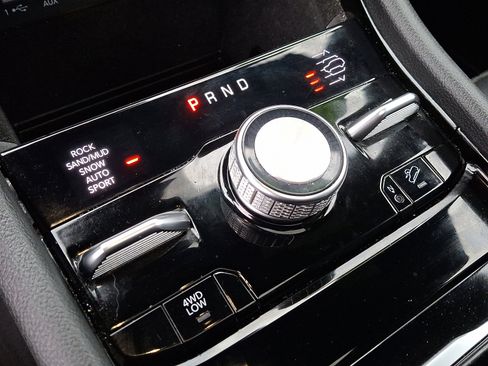 Used 2023 Jeep Grand Cherokee Overland image 16