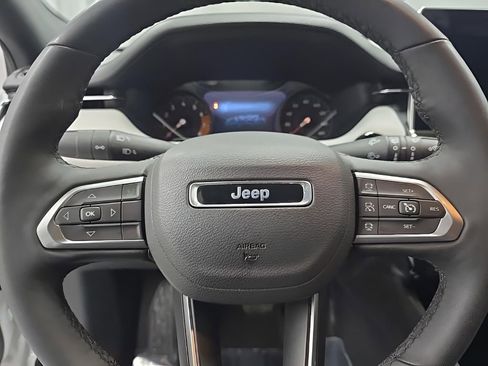 Used 2025 Jeep Compass Limited image 23
