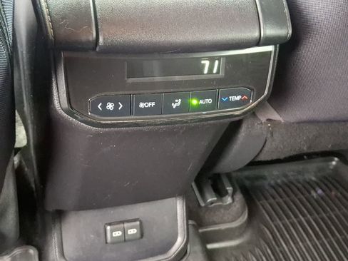 Used 2023 Toyota Highlander LE image 14