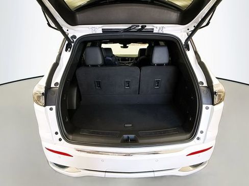 Used 2023 Buick Enclave Avenir image 28