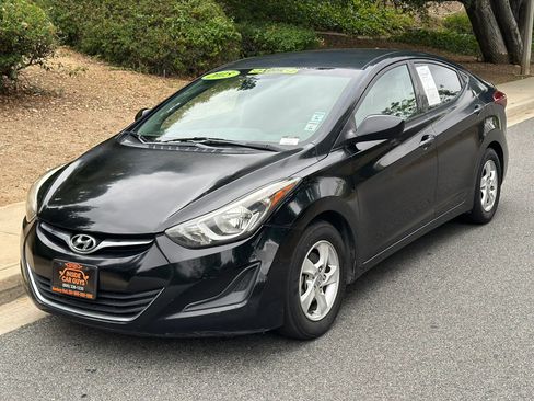 Used 2015 Hyundai Elantra SE FWD image 12