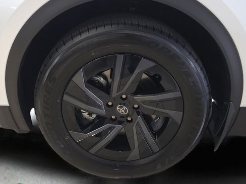 New 2026 Toyota C-HR AWD/4WD image 9