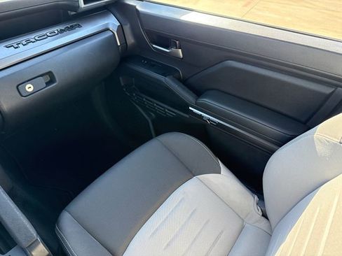 Used 2025 Toyota Tacoma TRD Sport image 16