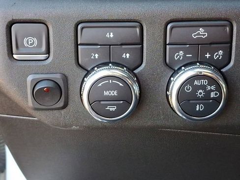Used 2024 GMC Sierra 2500 SLE w/ SLE Convenience Package AWD/4WD image 9