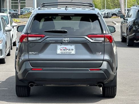Used 2021 Toyota RAV4 XLE Premium AWD/4WD image 5