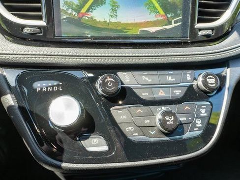 New 2027 Chrysler Pacifica Select FWD image 23