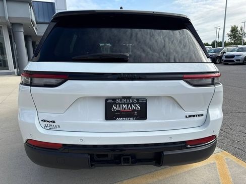Used 2023 Jeep Grand Cherokee Limited w/ Black Appearance Package AWD/4WD image 6