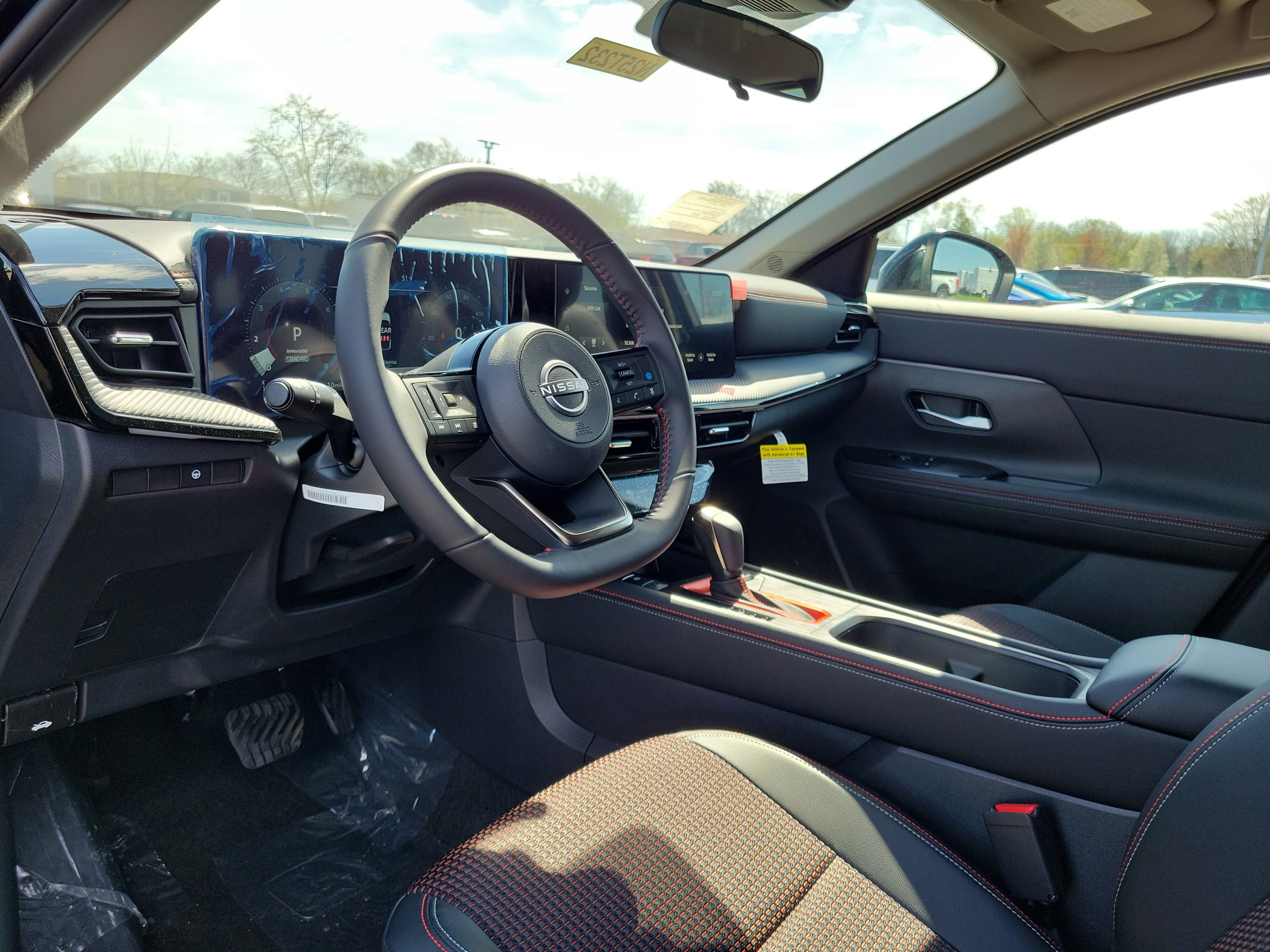 Used 2025 Nissan Kicks SR AWD/4WD image 19