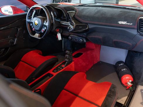 Used 2015 Ferrari 458 Speciale Coupe RWD image 11