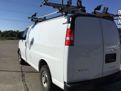 Used 2020 Chevrolet Express 2500 w/ Communications Package RWD image 9