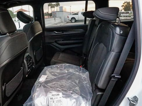 New 2025 Jeep Grand Cherokee L Laredo w/ Luxury Tech Group I image 20