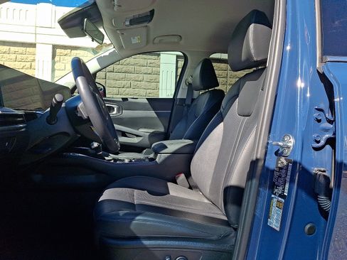 Used 2025 Kia Sorento S image 13