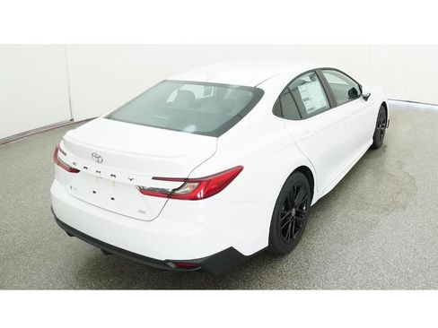 Used 2026 Toyota Camry SE FWD image 8