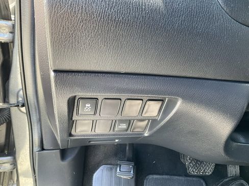 Used 2017 Nissan Pathfinder S AWD/4WD image 25