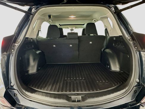 Used 2018 Toyota RAV4 XLE AWD/4WD image 30