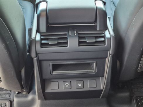 Used 2025 Land Rover Defender 110 X-Dynamic SE AWD/4WD image 23