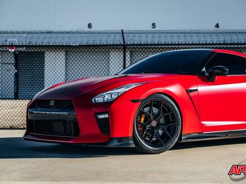 Used 2020 Nissan GT-R Premium w/ Premium Interior Package image 41