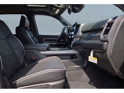 New 2026 RAM 2500 Laramie AWD/4WD image 18