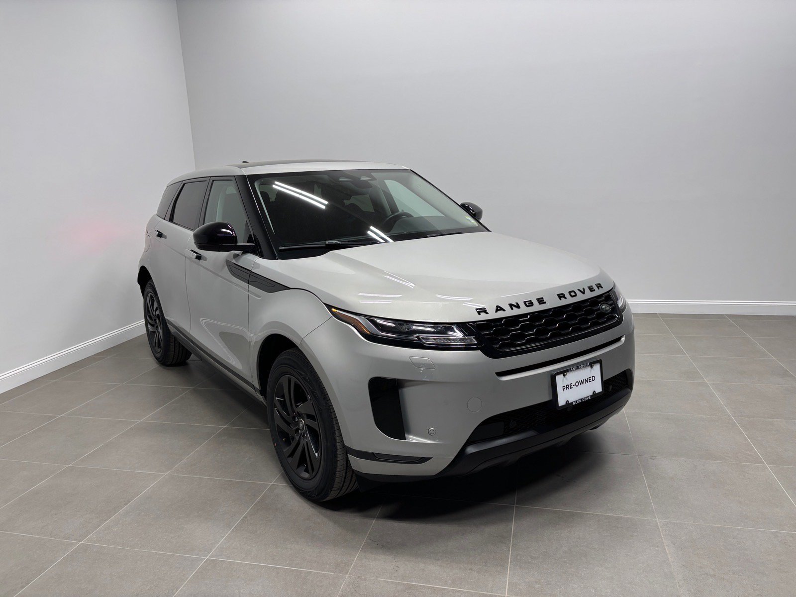 Used 2023 Land Rover Range Rover Evoque S AWD/4WD image 4