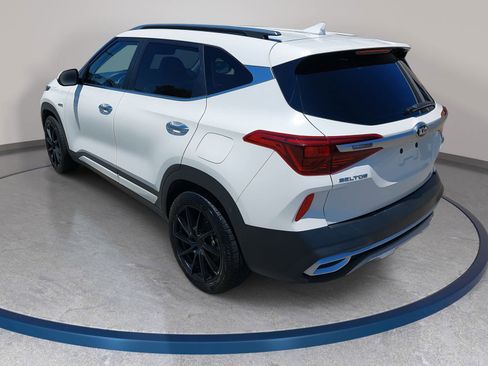 Used 2021 Kia Seltos SX w/ SX Sunroof Package AWD/4WD image 7