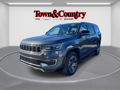 Certified 2024 Jeep Wagoneer Series II image 3