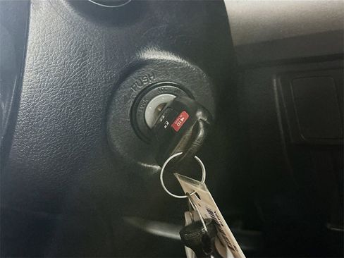 Used 2019 Toyota Tundra SR5 w/ SR5 Upgrade Package image 27