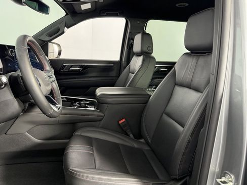 Used 2025 Chevrolet Suburban RST image 22