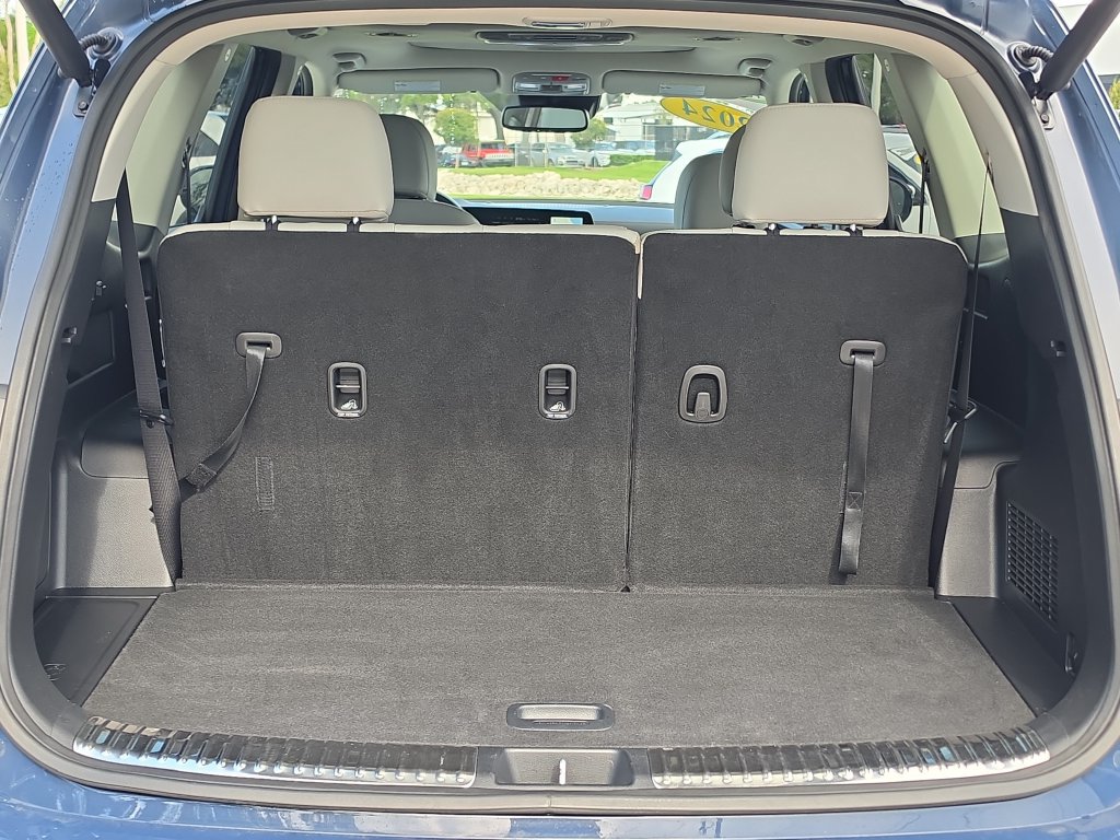 Used 2024 Kia Telluride SX w/ Towing Package FWD image 9
