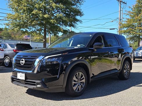 Certified 2024 Nissan Pathfinder S image 3