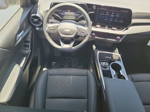 New 2026 Chevrolet Equinox LT w/ Convenience Package II FWD image 16