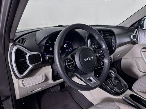 Certified 2023 Kia Soul LX w/ LX Technology Package image 9