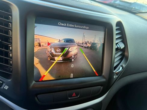 Used 2014 Jeep Cherokee Limited image 8