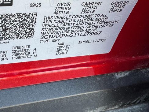 Used 2026 Chevrolet Equinox LT AWD/4WD image 24
