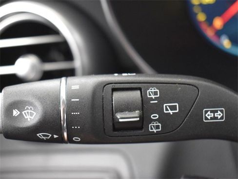 Used 2022 Mercedes-Benz GLC 300 image 27