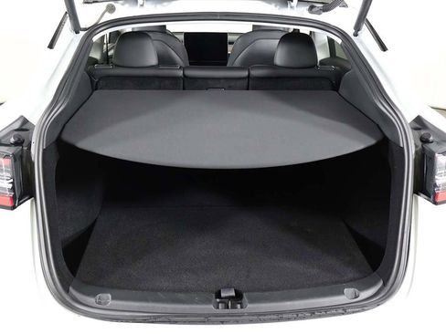 Used 2023 Tesla Model Y Long Range image 18