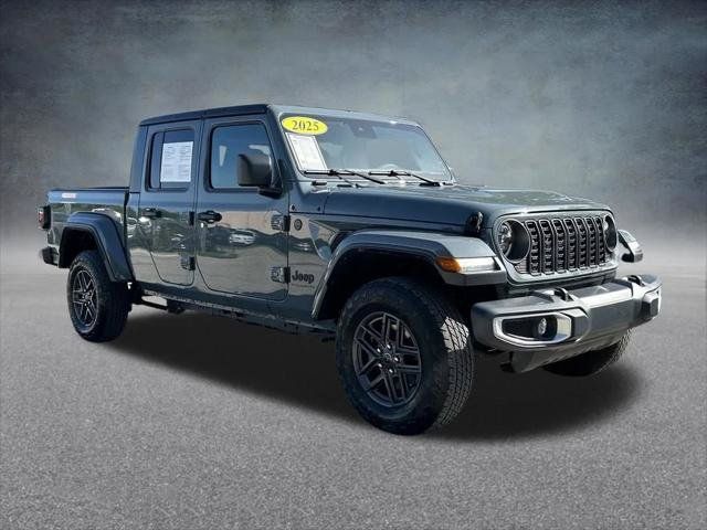 Certified 2025 Jeep Gladiator Sport AWD/4WD image 3