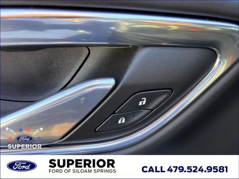 Used 2023 GMC Yukon SLT AWD/4WD image 26