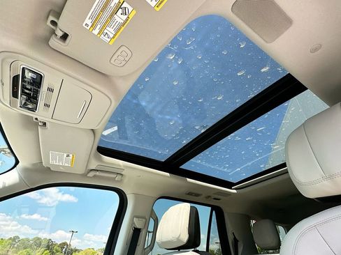 Used 2026 Lincoln Navigator Reserve image 11