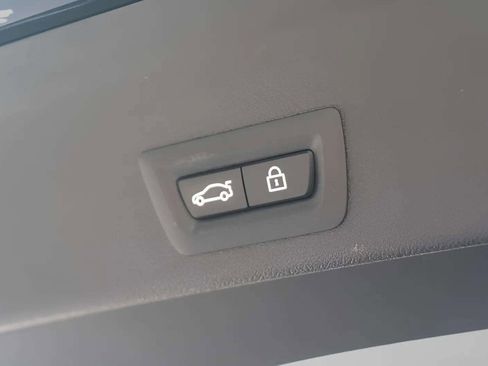 Used 2021 BMW X6 xDrive40i w/ M Sport Package image 64