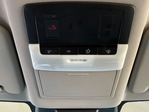 Used 2025 Nissan Rogue SV FWD image 17