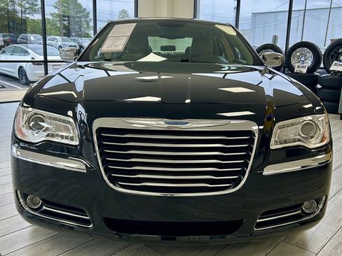 Used 2014 Chrysler 300 C image 2