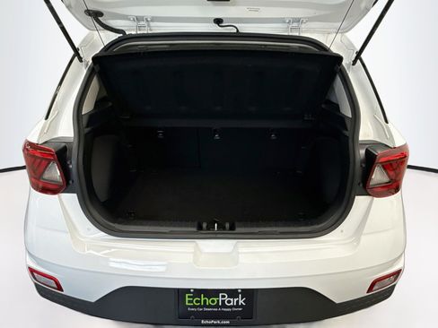 Used 2025 Hyundai Venue SEL FWD image 27